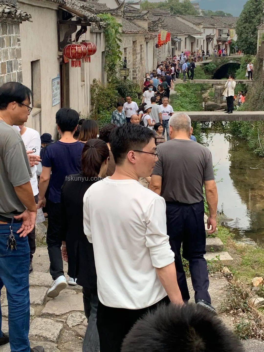 安徽泾县游客被围殴事件深度分析：旅游市场秩序何去何从？